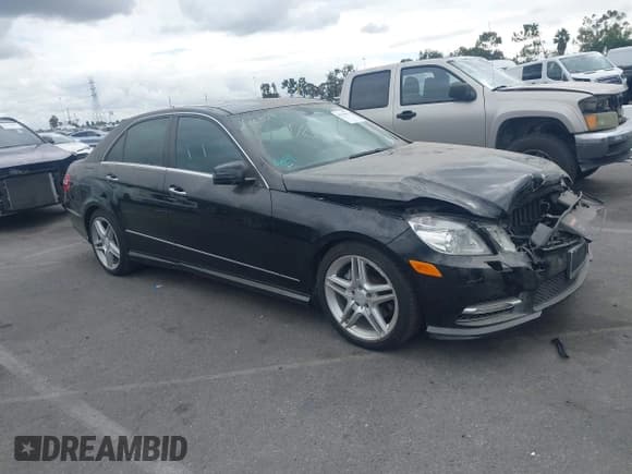✅ 2013 Mercedes-Benz E 350 Luxury • VIN: WDDHF5KB9DA709562 • Лот: 43746572. Опубликован ранее на IAAI с пробегом 120 443 миль. Бесплатный доступ к архиву аукционных продаж из США и подробный отчёт об истории автомобиля на DreamBid. Изображение 1.