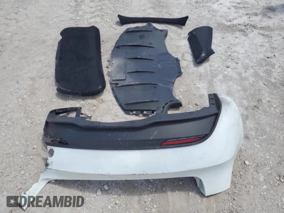 ✅ 2024 Tesla Model 3 • VIN: 5YJ3E1EA0RF743987 • Lot: 54773805. Wystawiony na Copart z przebiegiem 7 725 mil. Bezpłatny archiwum sprzedaży aukcyjnych z USA i szczegółowy raport historii pojazdu na DreamBid. Zdjęcie 12.