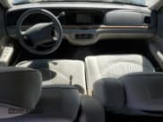 ✅ 1997 Ford Crown Victoria LX • VIN: 2FALP74W6VX132940 • Lot: 61654415. Wystawiony na Copart z przebiegiem 72 053 mil. Bezpłatny archiwum sprzedaży aukcyjnych z USA i szczegółowy raport historii pojazdu na DreamBid. Zdjęcie 8.