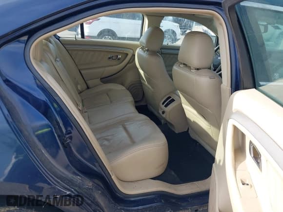 ✅ 2017 Ford Taurus SEL • VIN: 1FAHP2E82HG129455 • Lot: 42052522. Listed on IAAI with 119,339 mi. Free auction sales archive from the USA and detailed vehicle history report at DreamBid. Image 8.
