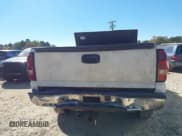 ✅ 2006 Chevrolet Silverado 2500HD LT3 • VIN: 1GCHK23D96F267246 • Lot: 43460745. Wystawiony na IAAI z przebiegiem Nie podano. Bezpłatny archiwum sprzedaży aukcyjnych z USA i szczegółowy raport historii pojazdu na DreamBid. Zdjęcie 16.