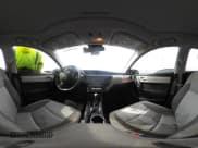 ✅ 2017 Toyota Corolla LE Eco • VIN: 5YFBPRHE9HP633199 • Lot: 41630366. Wystawiony na IAAI z przebiegiem 77 165 mil. Bezpłatny archiwum sprzedaży aukcyjnych z USA i szczegółowy raport historii pojazdu na DreamBid. Zdjęcie 19.