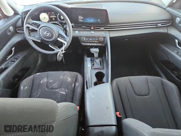 ✅ 2024 Hyundai Elantra SEL • VIN: KMHLM4DG5RU786640 • Lot: 87488455. Listed on Copart with 32,809 mi. Free auction sales archive from the USA and detailed vehicle history report at DreamBid. Image 8.