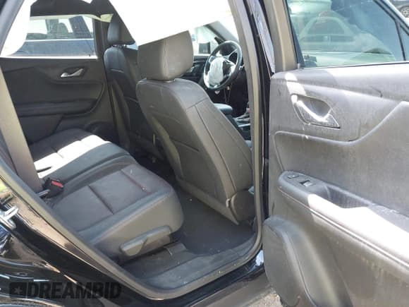 ✅ 2022 Chevrolet Blazer RS • VIN: 3GNKBERS0NS137967 • Lot: 42114057. Wystawiony na IAAI z przebiegiem 61 085 mil. Bezpłatny archiwum sprzedaży aukcyjnych z USA i szczegółowy raport historii pojazdu na DreamBid. Zdjęcie 8.