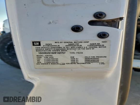✅ 2002 Chevrolet Silverado 2500HD LS • VIN: 1GCHC29192E142757 • Lot: 95698785. Wystawiony na Copart z przebiegiem 261 144 mil. Bezpłatny archiwum sprzedaży aukcyjnych z USA i szczegółowy raport historii pojazdu na DreamBid. Zdjęcie 12.