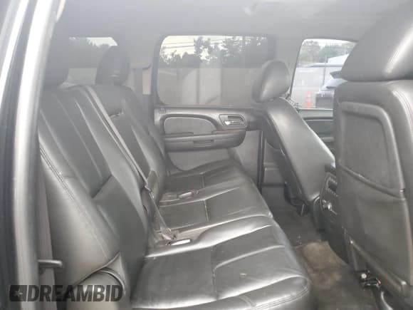 ✅ 2011 Chevrolet Suburban LTZ • VIN: 1GNSKKE39BR298779 • Lot: 74700894. Wystawiony na Copart z przebiegiem 150 101 mil. Bezpłatny archiwum sprzedaży aukcyjnych z USA i szczegółowy raport historii pojazdu na DreamBid. Zdjęcie 12.