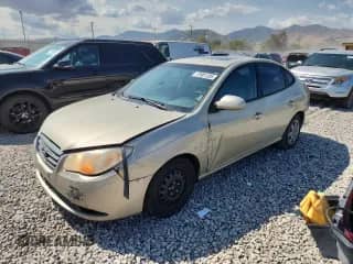 2007 Hyundai Elantra GLS z VIN KMHDU46D67U164147, wystawiony jako Copart lot #72001205 z przebiegiem 179 533 mil mil oraz Szkoda całkowita • Salvage title. Historia ofert i sprzedaży dostępna na DreamBid. Obrazek 1.