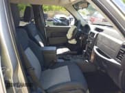 ✅ 2009 Jeep Liberty Rocky Mountain • VIN: 1J8GN28K49W525647 • Lot: 42400382. Wystawiony na IAAI z przebiegiem 131 820 mil. Bezpłatny archiwum sprzedaży aukcyjnych z USA i szczegółowy raport historii pojazdu na DreamBid. Zdjęcie 5.