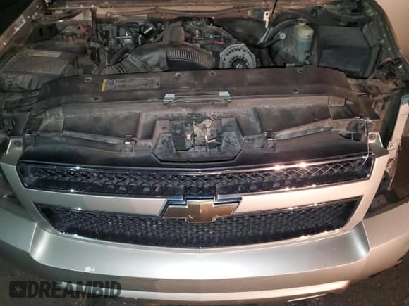 ✅ 2009 Chevrolet Suburban LS • VIN: 1GNFC16J99R188878 • Лот: 81380554. Опубликован ранее на Copart с пробегом 222 975 миль. Бесплатный доступ к архиву аукционных продаж из США и подробный отчёт об истории автомобиля на DreamBid. Изображение 13.