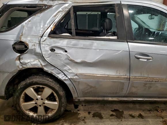 ✅ 2009 Mercedes-Benz M 350 • VIN: 4JGBB86E99A498254 • Lot: 95301815. Wystawiony na Copart z przebiegiem 208 071 mil. Bezpłatny archiwum sprzedaży aukcyjnych z USA i szczegółowy raport historii pojazdu na DreamBid. Zdjęcie 11.