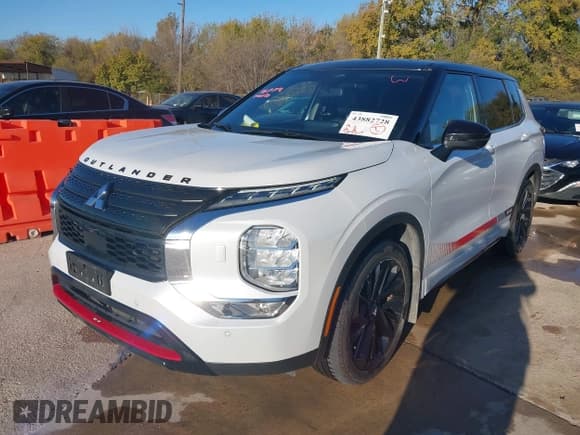 ✅ 2024 Mitsubishi Outlander SE • VIN: JA4J4VA85RZ068663 • Lot: 43882728. Listed on IAAI with 20,560 mi. Free auction sales archive from the USA and detailed vehicle history report at DreamBid. Image 17.