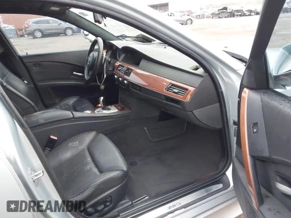 ✅ 2006 BMW 5 Series M5 • VIN: WBSNB93546B581729 • Lot: 43755152. Wystawiony na IAAI z przebiegiem 136 147 mil. Bezpłatny archiwum sprzedaży aukcyjnych z USA i szczegółowy raport historii pojazdu na DreamBid. Zdjęcie 5.