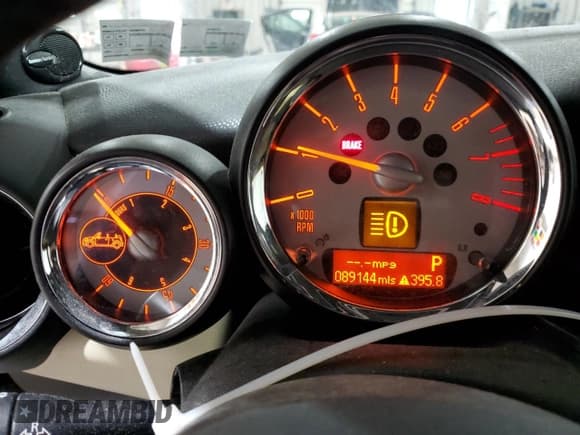 ✅ 2010 MINI Convertible S • VIN: WMWMS3C52ATZ85368 • Лот: 57874725. Опубликован ранее на Copart с пробегом 89 144 миль. Бесплатный доступ к архиву аукционных продаж из США и подробный отчёт об истории автомобиля на DreamBid. Изображение 9.