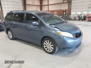 ✅ 2015 Toyota Sienna LE • VIN: 5TDJK3DC9FS097757 • Лот: 42137787. Опубликован ранее на IAAI с пробегом 197 843 миль. Бесплатный доступ к архиву аукционных продаж из США и подробный отчёт об истории автомобиля на DreamBid. Изображение 1.