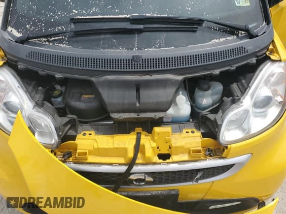 ✅ 2015 Smart fortwo Passion • VIN: WMEEJ9AAXFK831826 • Lot: 70655225. Listed on Copart with Not provided. Free auction sales archive from the USA and detailed vehicle history report at DreamBid. Image 11.