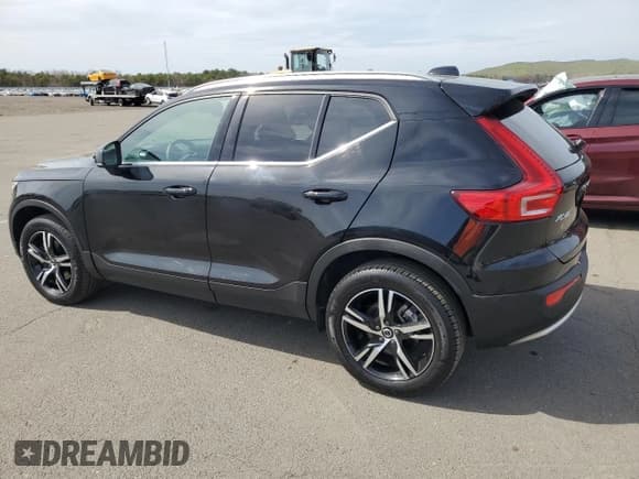 ✅ 2025 Volvo XC40 Core Bright Theme • VIN: YV4L12UJ4S2467838 • Лот: 54880445. Опубликован ранее на Copart с пробегом 8 571 миль. Бесплатный доступ к архиву аукционных продаж из США и подробный отчёт об истории автомобиля на DreamBid. Изображение 2.