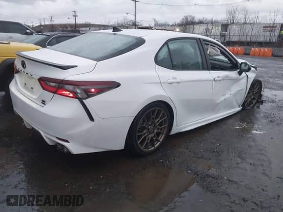 2023 Toyota Camry SE with VIN 4T1G11BK4PU094043, listed as a IAAI auction lot 41083305 with 25,698 mi miles and . Bid and sale history available at DreamBid. Image 4.