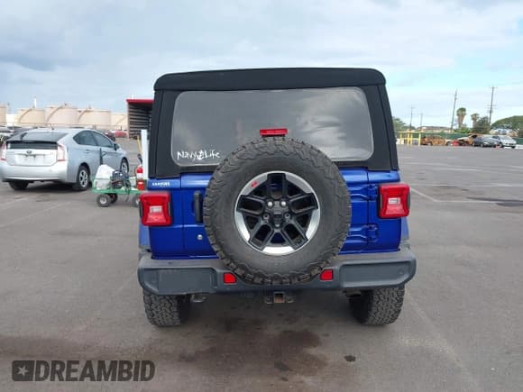 ✅ 2018 Jeep Wrangler Unlimited Sahara • VIN: 1C4HJXEG0JW257642 • Lot: 43056119. Listed on IAAI with 79,341 mi. Free auction sales archive from the USA and detailed vehicle history report at DreamBid. Image 16.