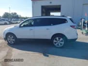 ✅ 2017 Chevrolet Traverse LT • VIN: 1GNKRGKD0HJ235034 • Lot: 43227154. Wystawiony na IAAI z przebiegiem Nie podano. Bezpłatny archiwum sprzedaży aukcyjnych z USA i szczegółowy raport historii pojazdu na DreamBid. Zdjęcie 14.