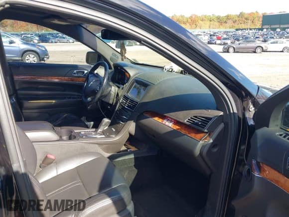 ✅ 2019 Lincoln MKT • VIN: 2LMHJ5NK1KBL00980 • Lot: 43603678. Listed on IAAI with 137,125 mi. Free auction sales archive from the USA and detailed vehicle history report at DreamBid. Image 5.