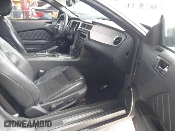 2014 Ford Mustang V6 с VIN 1ZVBP8EM7E5246694, выставлен на аукционе IAAI как лот 43213482 с пробегом 204 803 миль миль и . История ставок и продаж доступна на DreamBid. Изображение 5.