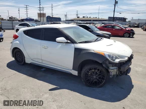 2013 Hyundai Veloster Turbo z VIN KMHTC6AE9DU108290, wystawiony jako Copart lot #70427295 z przebiegiem 215 957 mil mil oraz Czysty tytuł • Clean title. Historia ofert i sprzedaży dostępna na DreamBid. Obrazek 4.