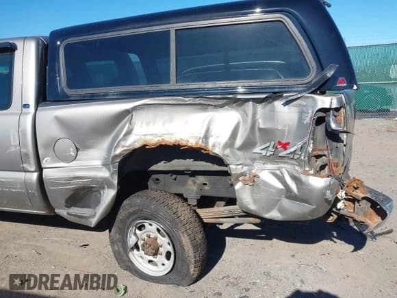 ✅ 2001 Chevrolet Silverado 2500HD LS • VIN: 1GCHK29161E337880 • Lot: 43442333. Listed on IAAI with 174,128 mi. Free auction sales archive from the USA and detailed vehicle history report at DreamBid. Image 6.