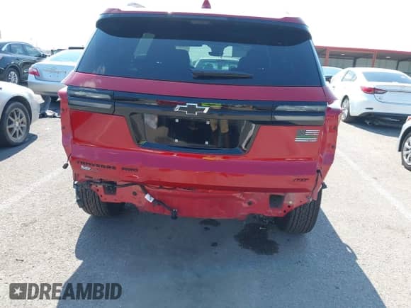 2025 Chevrolet Traverse AWD RS with VIN 1GNEVLRS7SJ193023, listed as a IAAI auction lot 42846732 with 7,899 mi miles and . Bid and sale history available at DreamBid. Image 6.