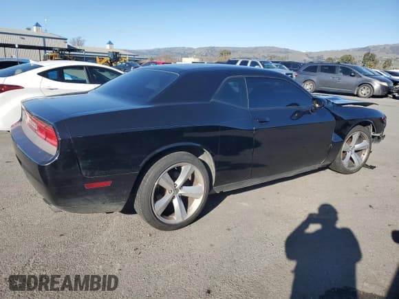 ✅ 2011 Dodge Challenger • VIN: 2B3CJ4DG5BH571394 • Lot: 44210305. Wystawiony na Copart z przebiegiem 138 688 mil. Bezpłatny archiwum sprzedaży aukcyjnych z USA i szczegółowy raport historii pojazdu na DreamBid. Zdjęcie 3.