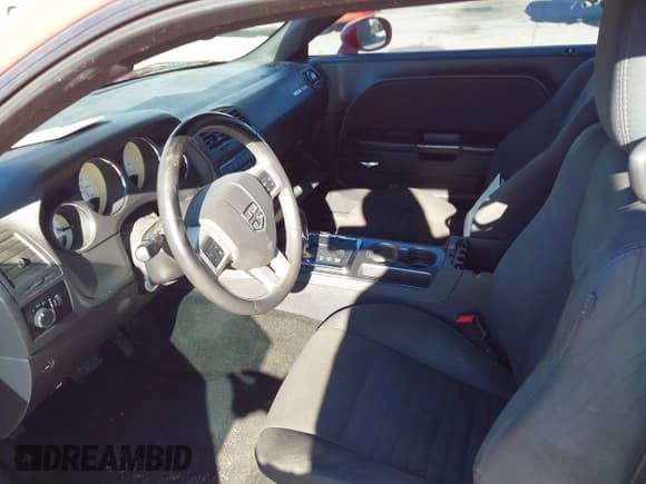 ✅ 2014 Dodge Challenger Rallye Redline • VIN: 2C3CDYAGXEH116468 • Lot: 41491746. Wystawiony na IAAI z przebiegiem 131 801 mil. Bezpłatny archiwum sprzedaży aukcyjnych z USA i szczegółowy raport historii pojazdu na DreamBid. Zdjęcie 5.