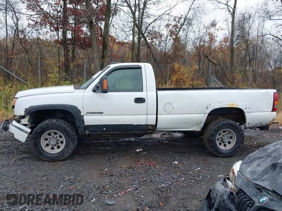 2007 Chevrolet Silverado 2500HD z VIN 1GBHK24U47E167887, wystawiony jako IAAI lot #43563092 z przebiegiem 133 727 mil mil oraz . Historia ofert i sprzedaży dostępna na DreamBid. Obrazek 14.