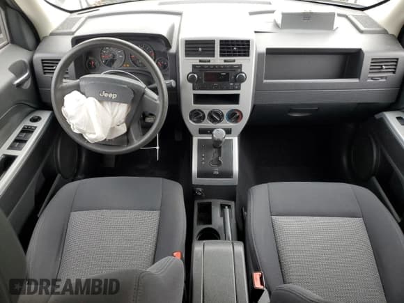 ✅ 2008 Jeep Patriot Sport • VIN: 1J8FT280X8D534394 • Lot: 53935575. Listed on Copart with 122,836 mi. Free auction sales archive from the USA and detailed vehicle history report at DreamBid. Image 8.