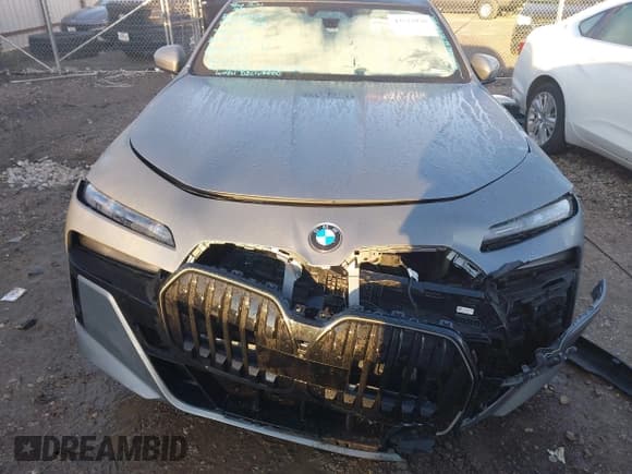 ✅ 2024 BMW 7 Series 760i xDrive • VIN: WBA33EJ03RCS73099 • Lot: 43522976. Wystawiony na IAAI z przebiegiem Nie podano. Bezpłatny archiwum sprzedaży aukcyjnych z USA i szczegółowy raport historii pojazdu na DreamBid. Zdjęcie 12.