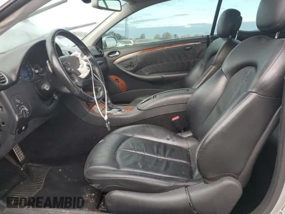 ✅ 2007 Mercedes-Benz CLK 550 • VIN: WDBTJ72H77F212695 • Lot: 79744304. Wystawiony na Copart z przebiegiem 155 774 mil. Bezpłatny archiwum sprzedaży aukcyjnych z USA i szczegółowy raport historii pojazdu na DreamBid. Zdjęcie 7.