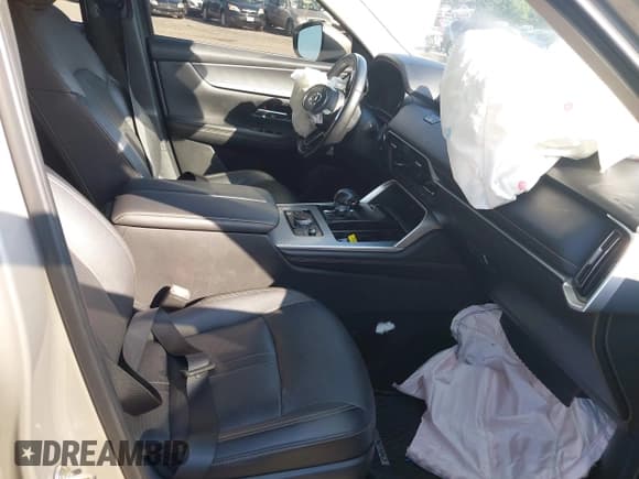 ✅ 2024 Mazda CX-90 Preferred Plus • VIN: JM3KKCHD5R1103456 • Lot: 42659981. Wystawiony na IAAI z przebiegiem 20 135 mil. Bezpłatny archiwum sprzedaży aukcyjnych z USA i szczegółowy raport historii pojazdu na DreamBid. Zdjęcie 5.