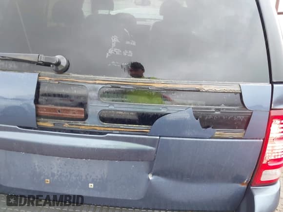 ✅ 2003 Ford Explorer XLT • VIN: 1FMZU73K73ZA63805 • Lot: 42217052. Listed on IAAI with 266,219 mi. Free auction sales archive from the USA and detailed vehicle history report at DreamBid. Image 12.