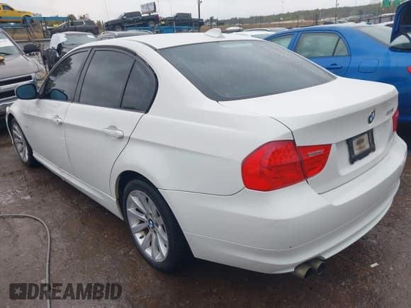 ✅ 2011 BMW 3 Series 328i • VIN: WBAPH7G58BNN07510 • Лот: 43557836. Опубликован ранее на IAAI с пробегом 159 847 миль. Бесплатный доступ к архиву аукционных продаж из США и подробный отчёт об истории автомобиля на DreamBid. Изображение 3.