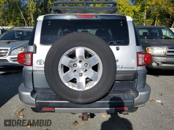 ✅ 2008 Toyota FJ Cruiser • VIN: JTEZU11F88K006502 • Lot: 84762045. Listed on Copart with 215,579 mi. Free auction sales archive from the USA and detailed vehicle history report at DreamBid. Image 6.