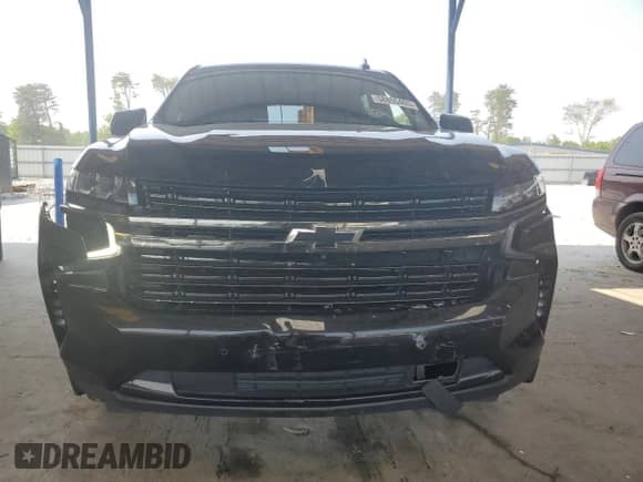 ✅ 2021 Chevrolet Suburban RST • VIN: 1GNSCEKD6MR353235 • Lot: 58855405. Wystawiony na Copart z przebiegiem 139 975 mil. Bezpłatny archiwum sprzedaży aukcyjnych z USA i szczegółowy raport historii pojazdu na DreamBid. Zdjęcie 5.