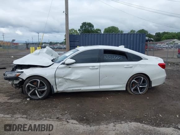 ✅ 2019 Honda Accord Sport • VIN: 1HGCV2F37KA032499 • Lot: 43037885. Listed on IAAI with 89,763 mi. Free auction sales archive from the USA and detailed vehicle history report at DreamBid. Image 15.