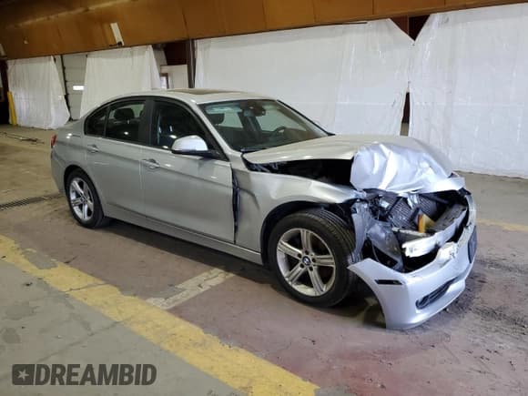 ✅ 2015 BMW 3 Series 328i xDrive • VIN: WBA3B5G50FNS13271 • Lot: 55094345. Wystawiony na Copart z przebiegiem 96 295 mil. Bezpłatny archiwum sprzedaży aukcyjnych z USA i szczegółowy raport historii pojazdu na DreamBid. Zdjęcie 4.