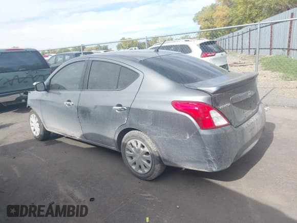 ✅ 2016 Nissan Versa SL • VIN: 3N1CN7AP5GL897870 • Lot: 43494331. Listed on IAAI with 197,062 mi. Free auction sales archive from the USA and detailed vehicle history report at DreamBid. Image 3.