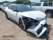 ✅ 2023 Kia EV6 GT-Line • VIN: KNDC4DLC6P5113026 • Lot: 42409836. Wystawiony na IAAI z przebiegiem 17 376 mil. Bezpłatny archiwum sprzedaży aukcyjnych z USA i szczegółowy raport historii pojazdu na DreamBid. Zdjęcie 1.