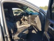 ✅ 2019 Chevrolet Silverado 1500 RST • VIN: 1GCUYEEDXKZ348261 • Lot: 43297200. Wystawiony na IAAI z przebiegiem 69 959 mil. Bezpłatny archiwum sprzedaży aukcyjnych z USA i szczegółowy raport historii pojazdu na DreamBid. Zdjęcie 5.