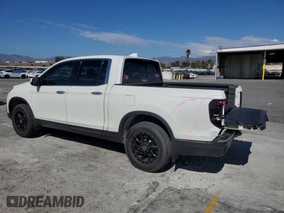 ✅ 2019 Honda Ridgeline RTL-E • VIN: 5FPYK3F76KB030165 • Lot: 85926505. Listed on Copart with 90,436 mi. Free auction sales archive from the USA and detailed vehicle history report at DreamBid. Image 2.