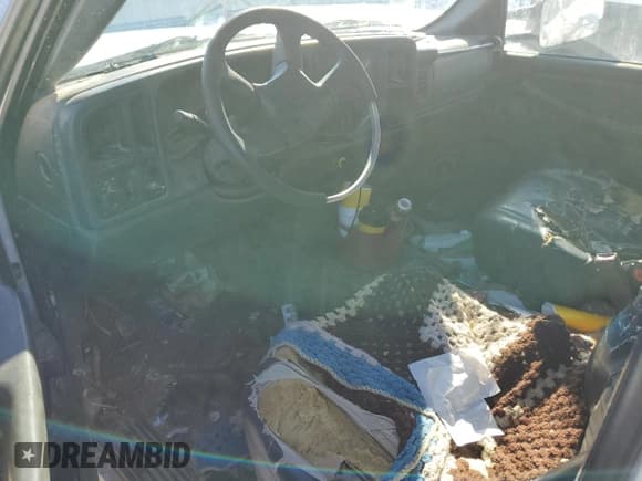 ✅ 2006 GMC Sierra 1500 • VIN: 1GTJC33U46F127819 • Lot: 88531945. Wystawiony na Copart z przebiegiem 276 975 mil. Bezpłatny archiwum sprzedaży aukcyjnych z USA i szczegółowy raport historii pojazdu na DreamBid. Zdjęcie 8.