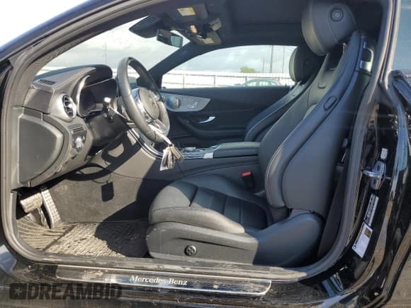 ✅ 2023 Mercedes-Benz C 300 • VIN: W1KWJ8DBXPG129002 • Lot: 84205894. Wystawiony na Copart z przebiegiem 13 525 mil. Bezpłatny archiwum sprzedaży aukcyjnych z USA i szczegółowy raport historii pojazdu na DreamBid. Zdjęcie 7.