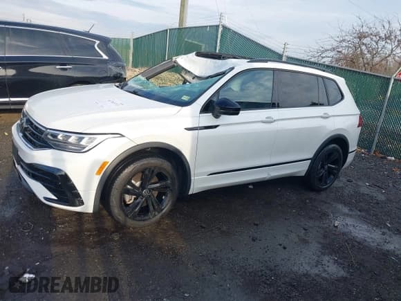 ✅ 2023 Volkswagen Tiguan SE R-Line Black • VIN: 3VVCB7AX9PM024608 • Lot: 43765733. Wystawiony na IAAI z przebiegiem 52 690 mil. Bezpłatny archiwum sprzedaży aukcyjnych z USA i szczegółowy raport historii pojazdu na DreamBid. Zdjęcie 15.