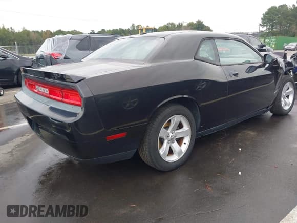 ✅ 2010 Dodge Challenger SE • VIN: 2B3CJ4DV6AH195141 • Лот: 43351591. Опубликован ранее на IAAI с пробегом 164 248 миль. Бесплатный доступ к архиву аукционных продаж из США и подробный отчёт об истории автомобиля на DreamBid. Изображение 4.