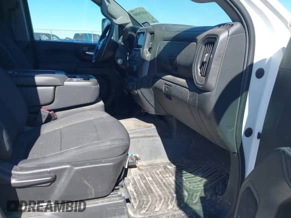 2020 Chevrolet Silverado 2500HD Work Truck z VIN 1GC2YLE71LF266041, wystawiony jako IAAI lot #42070288 z przebiegiem 158 606 mil mil oraz . Historia ofert i sprzedaży dostępna na DreamBid. Obrazek 5.